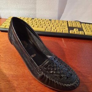 Rave Reviews Vintage Leather Weaved Shoes Black Size 9 PreLoved Excellent Condi